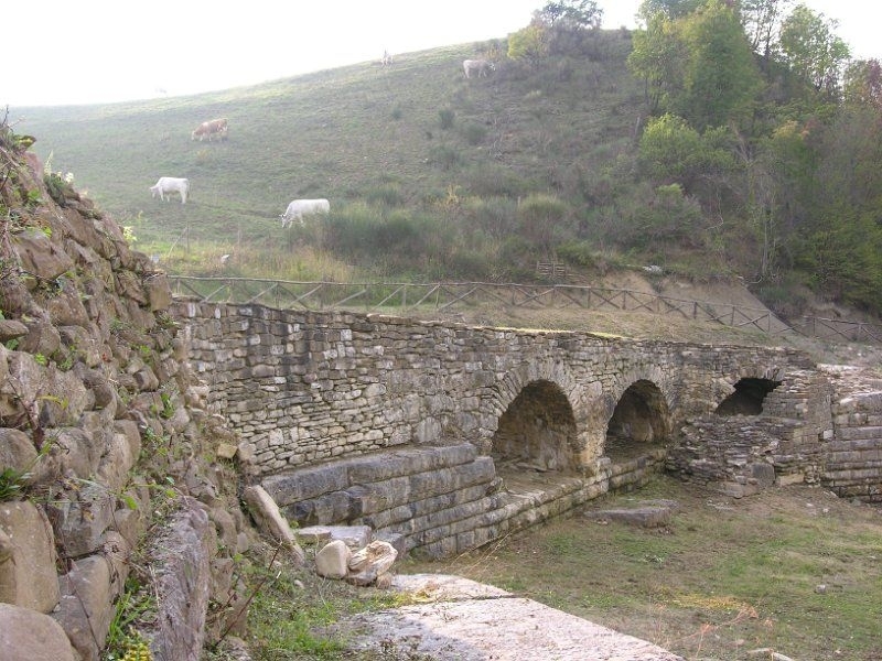 Ponte tre archi di Pontericcioli a Cantiano