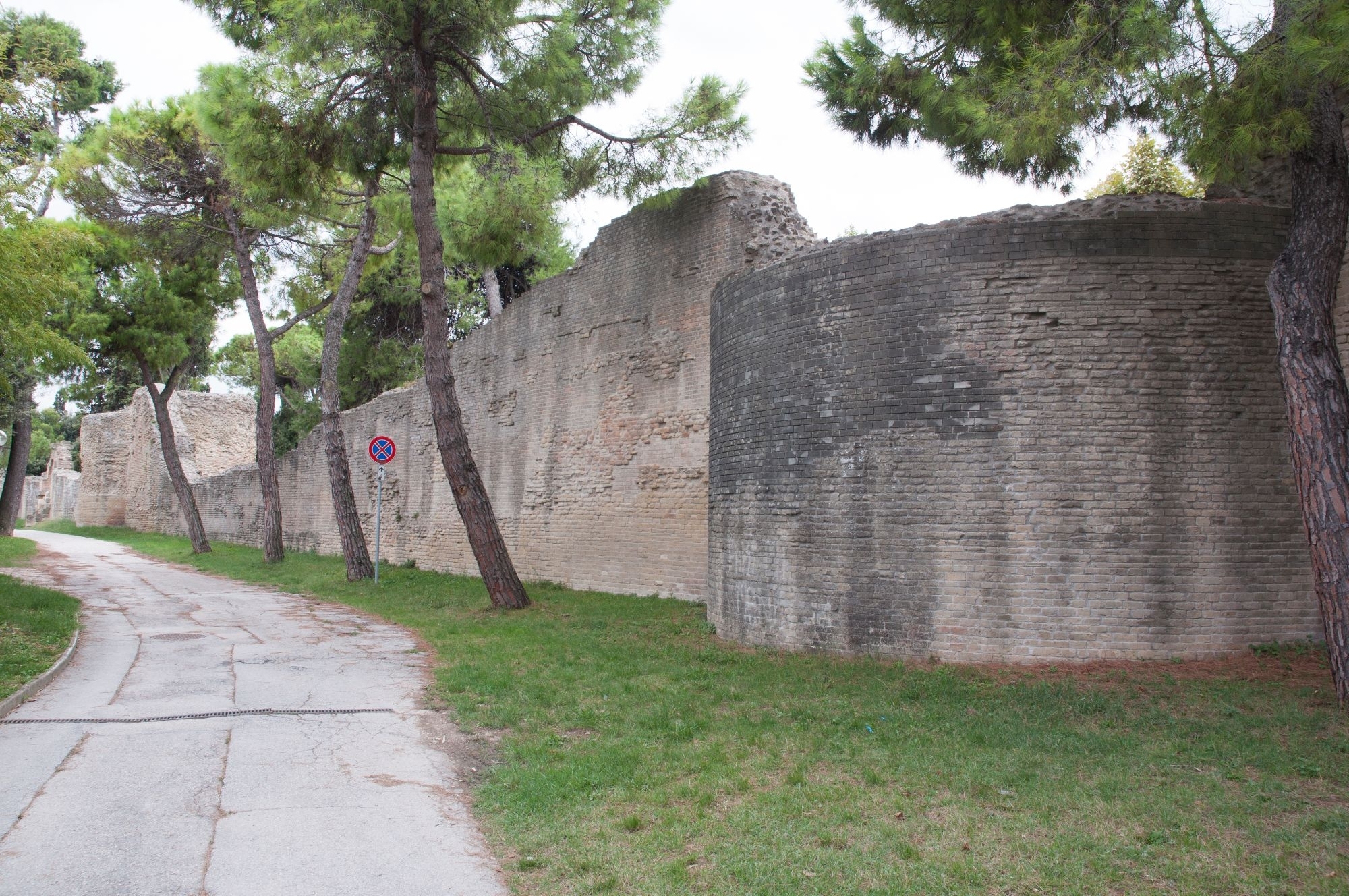 Le mura di Fanum Fortunae